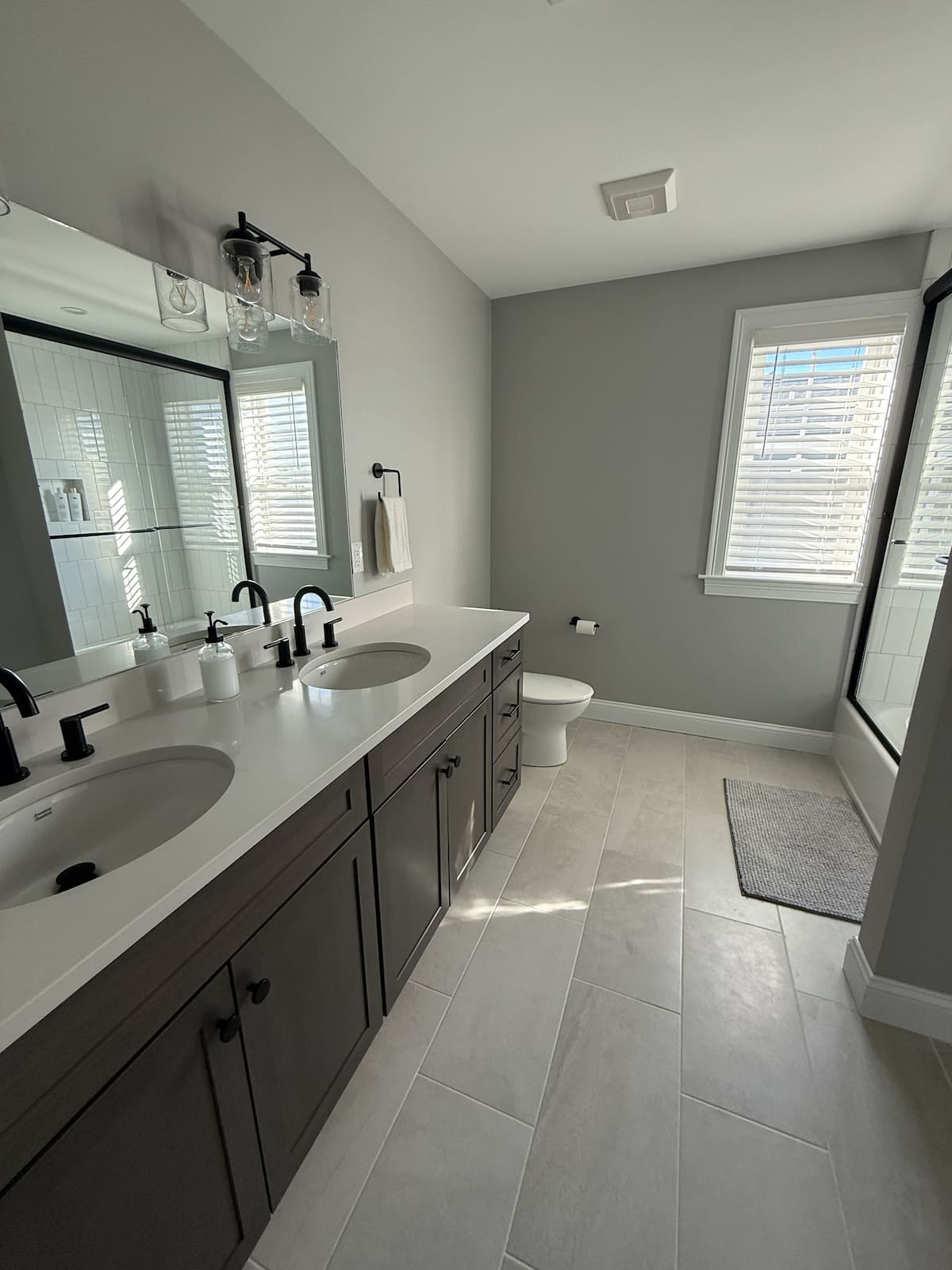 Gourmet kitchen with island